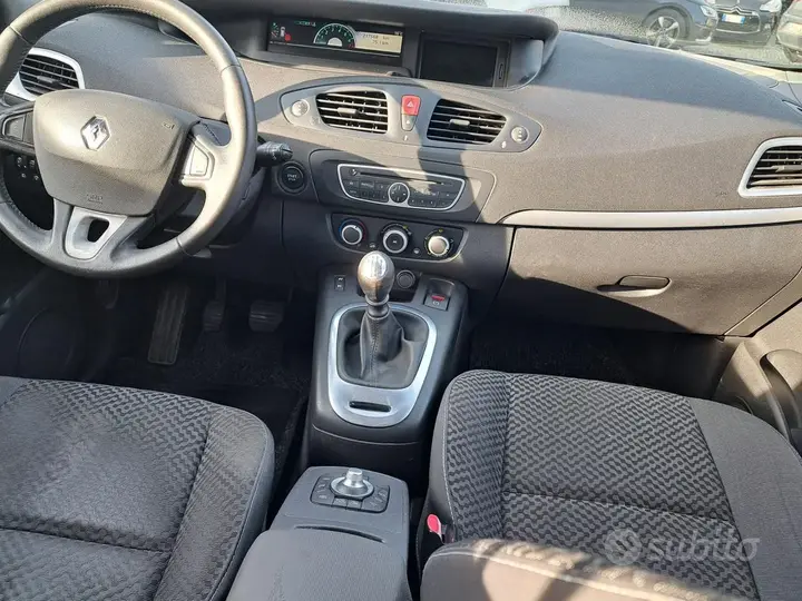 Renault Scenic 2011 photo 5