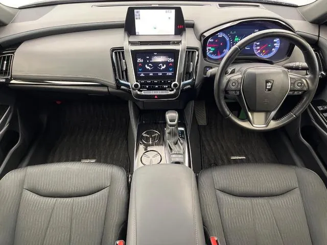Toyota Crown Hybrid 2019 photo 2