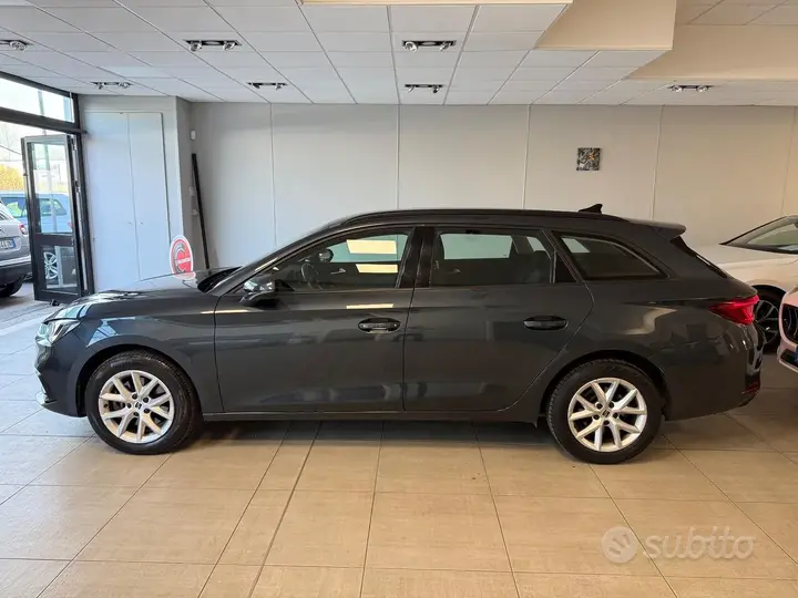 Seat Leon 2023 photo 2