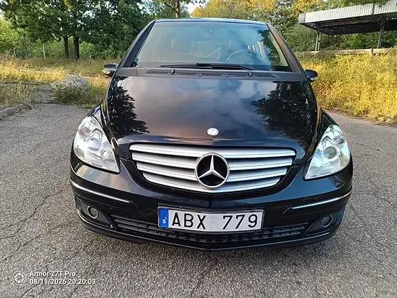 Mercedes-Benz B 180