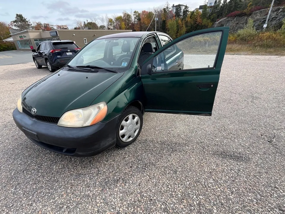 Toyota Echo 2002 photo 2