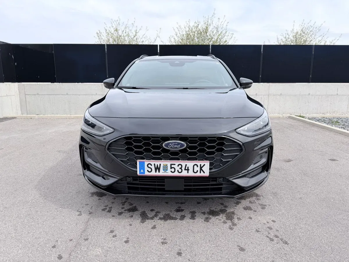 Ford Focus 2022 photo 2