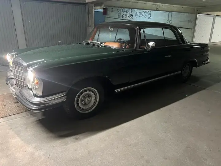 Mercedes-Benz W111