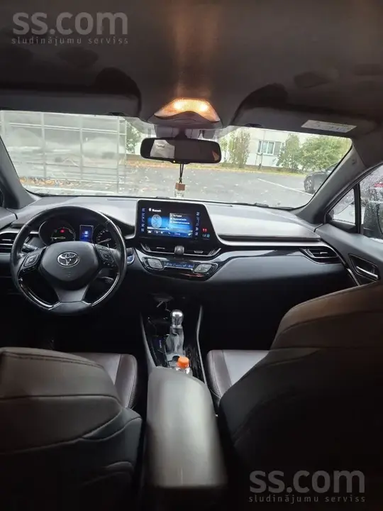 Toyota C-Hr 2019 photo 2