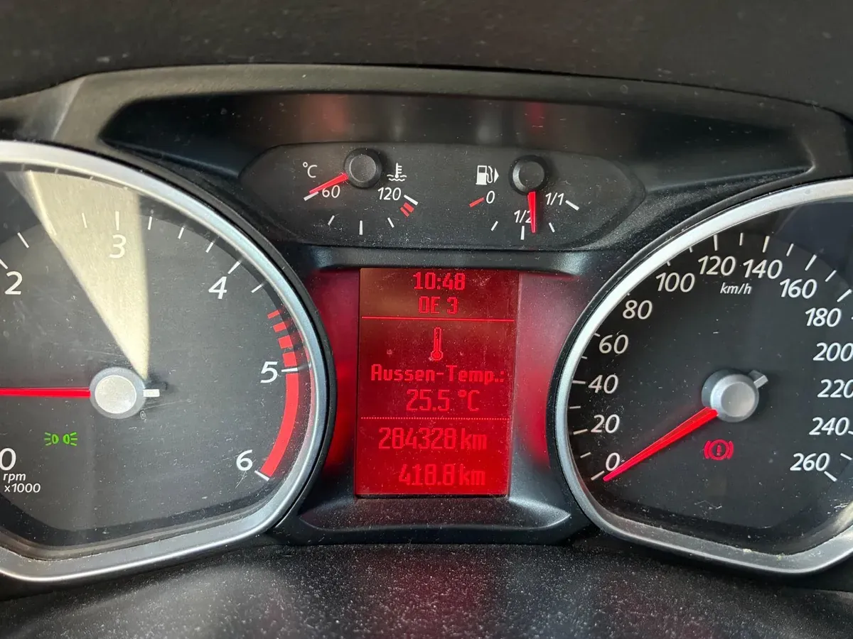 Ford Galaxy 2011 photo 2