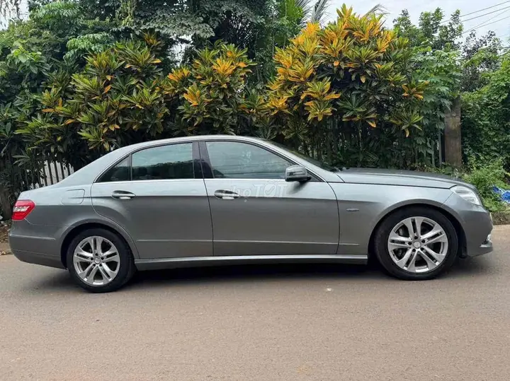 Mercedes-Benz E-Class 2010 photo 2