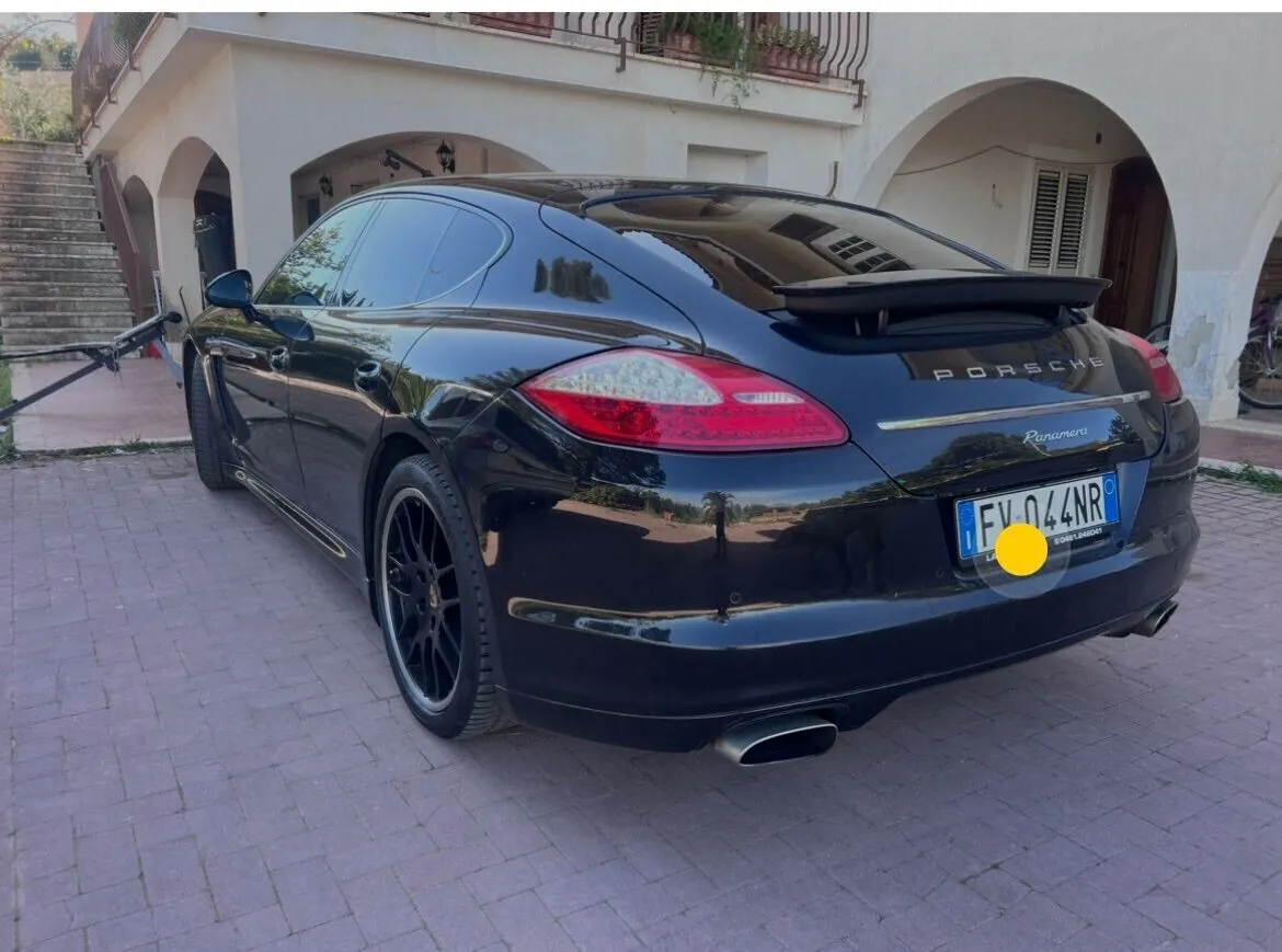 Porsche Panamera 2012 photo 4