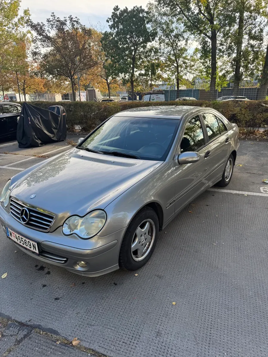 Mercedes-Benz C-Class 2005 photo 2