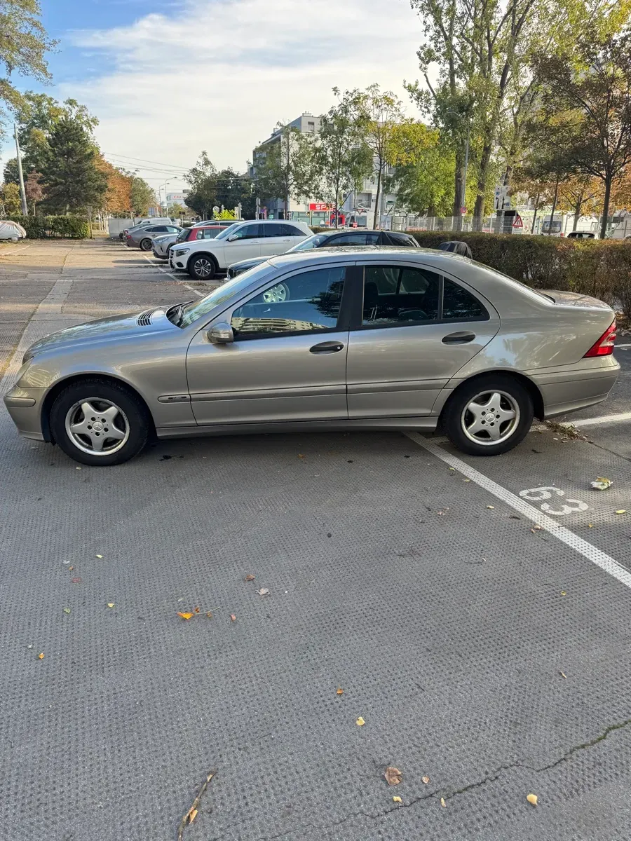 Mercedes-Benz C-Class 2005 photo 3