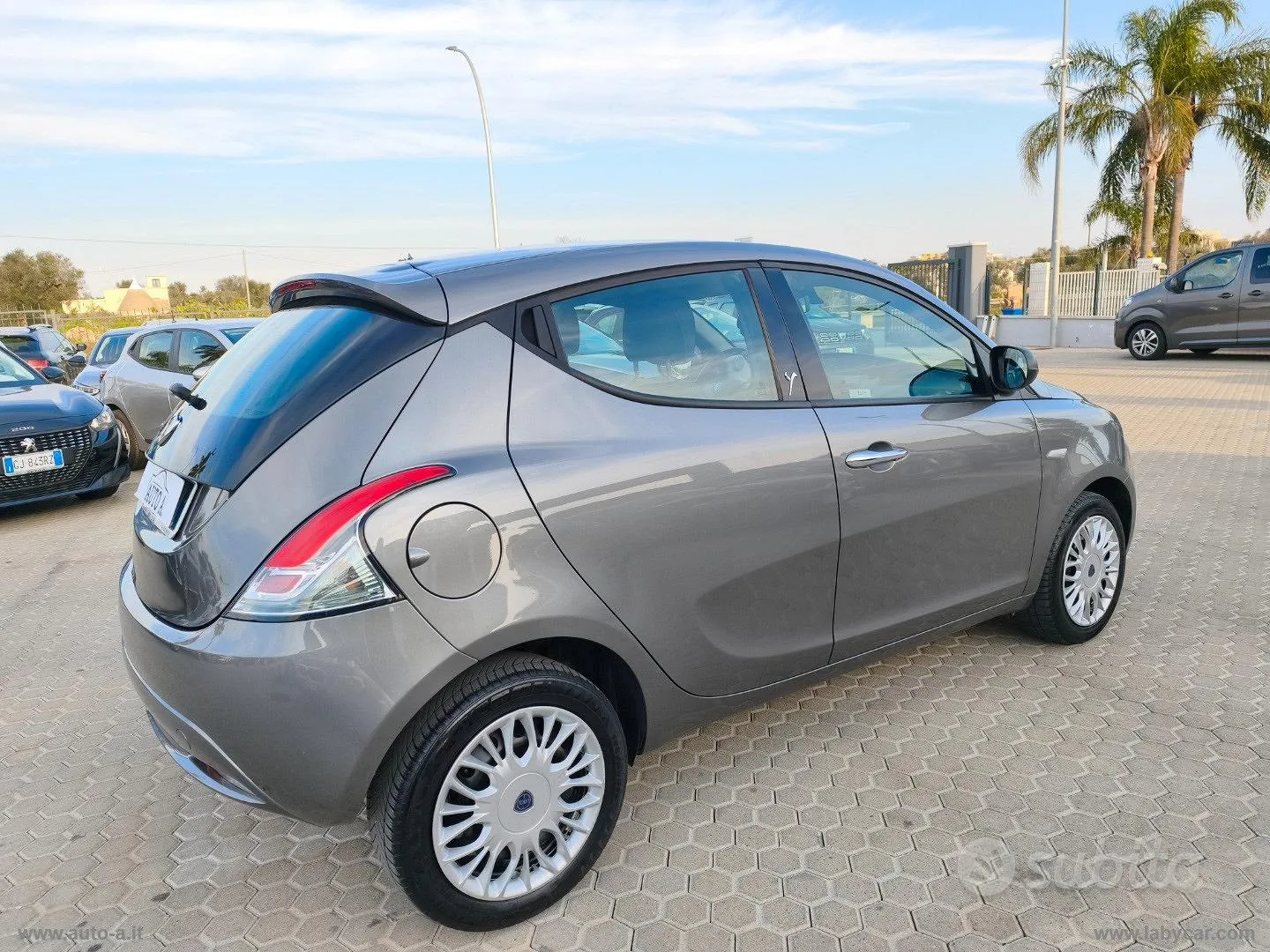 Lancia Ypsilon