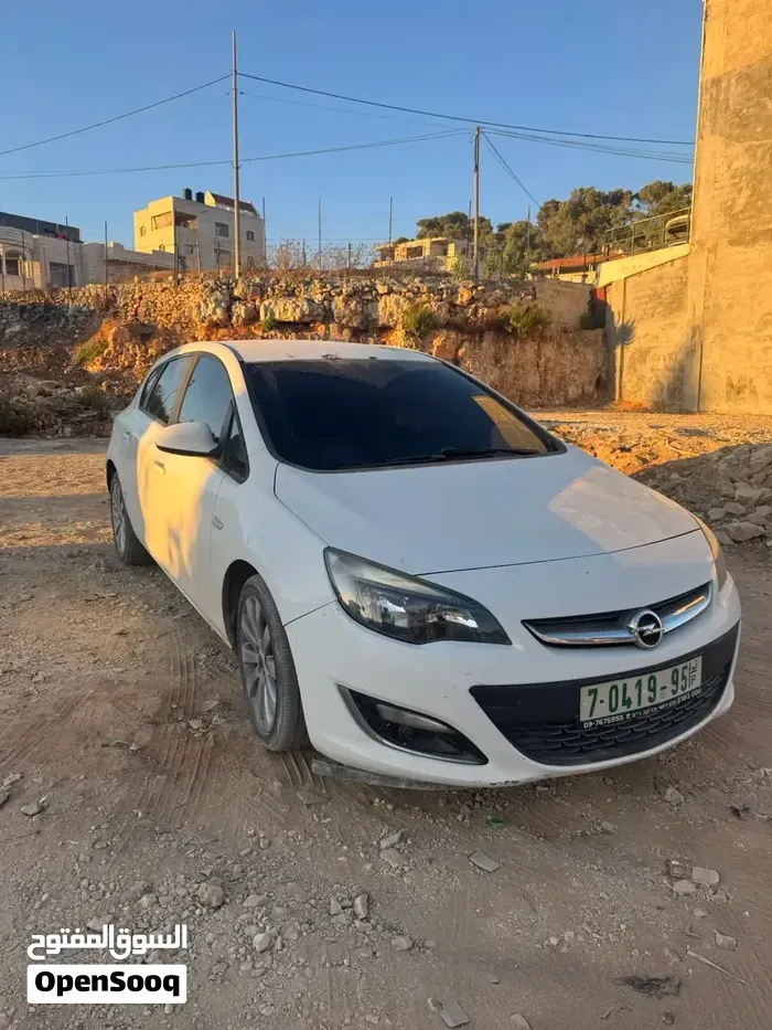 Opel Astra 2013 photo 3