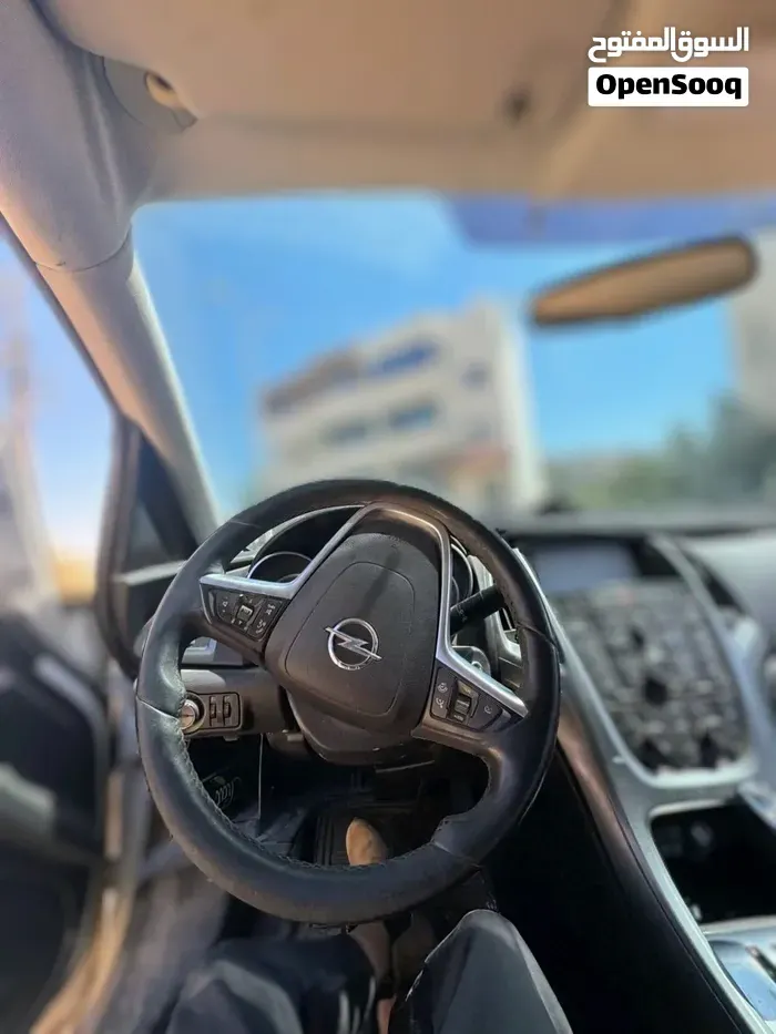 Opel Astra 2013 photo 2