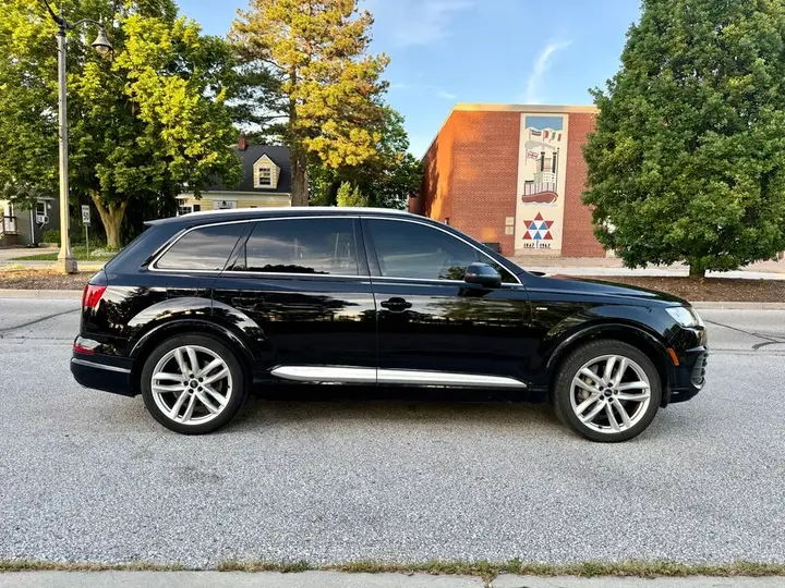 Audi Q7 2017 photo 2