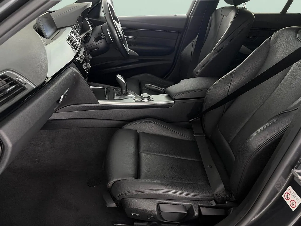 BMW 3 Series 2019 photo 4