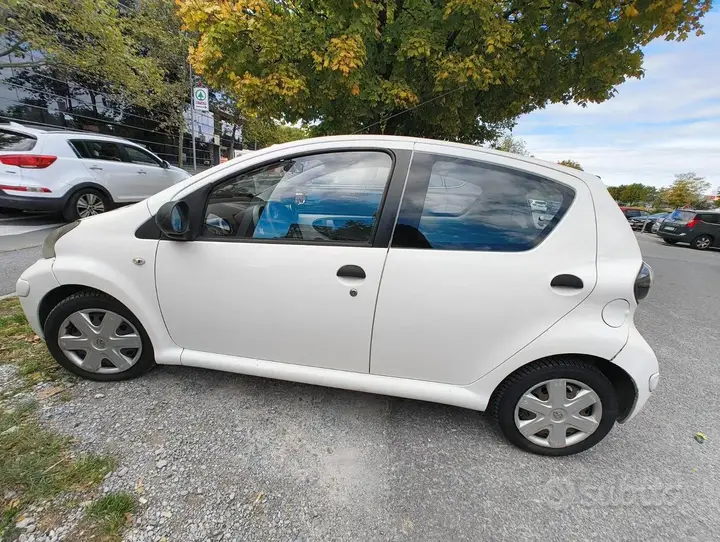 Toyota Aygo 2011 photo 4