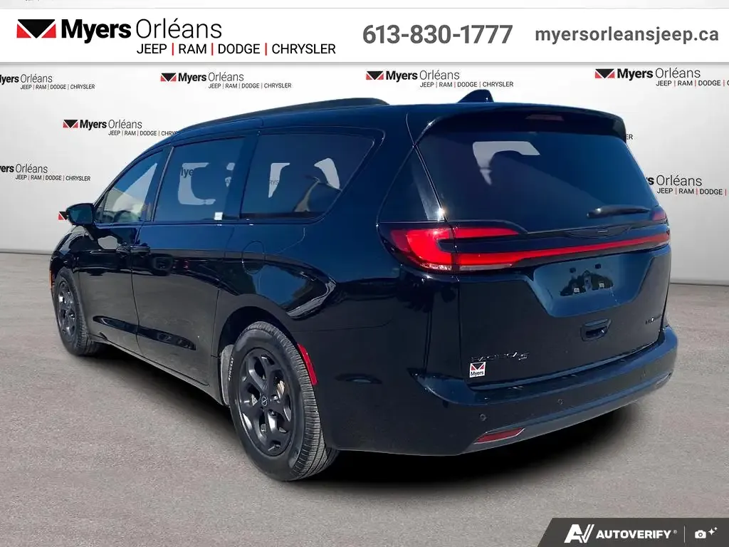 Chrysler Pacifica 2025 photo 3