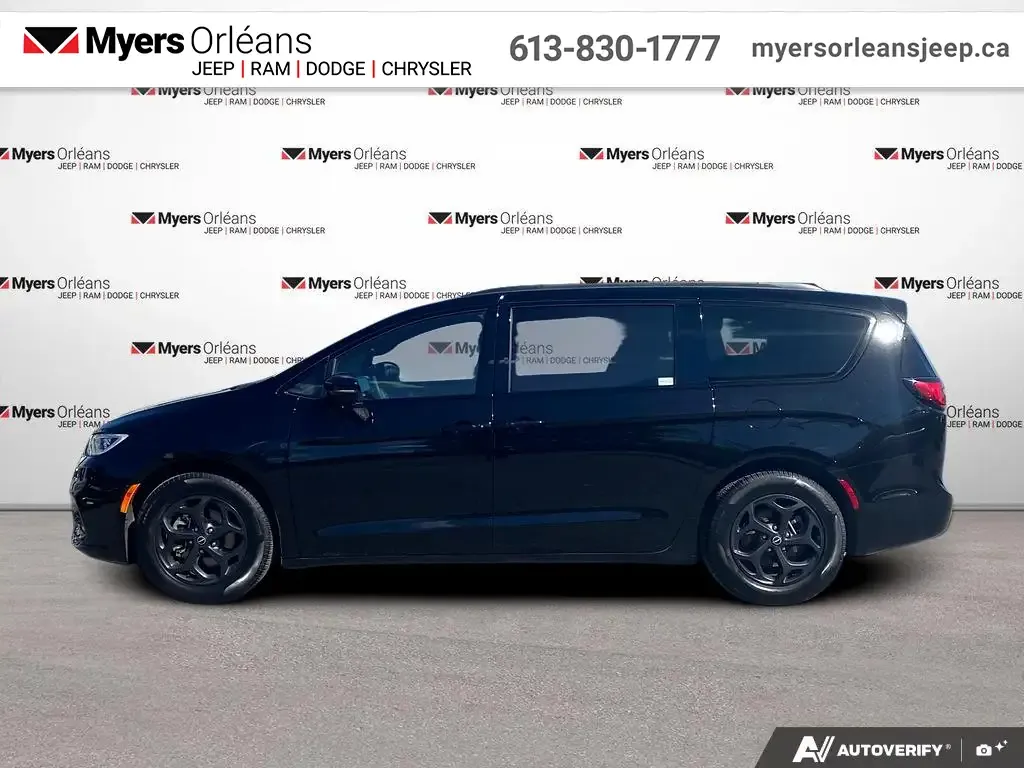 Chrysler Pacifica 2025 photo 2