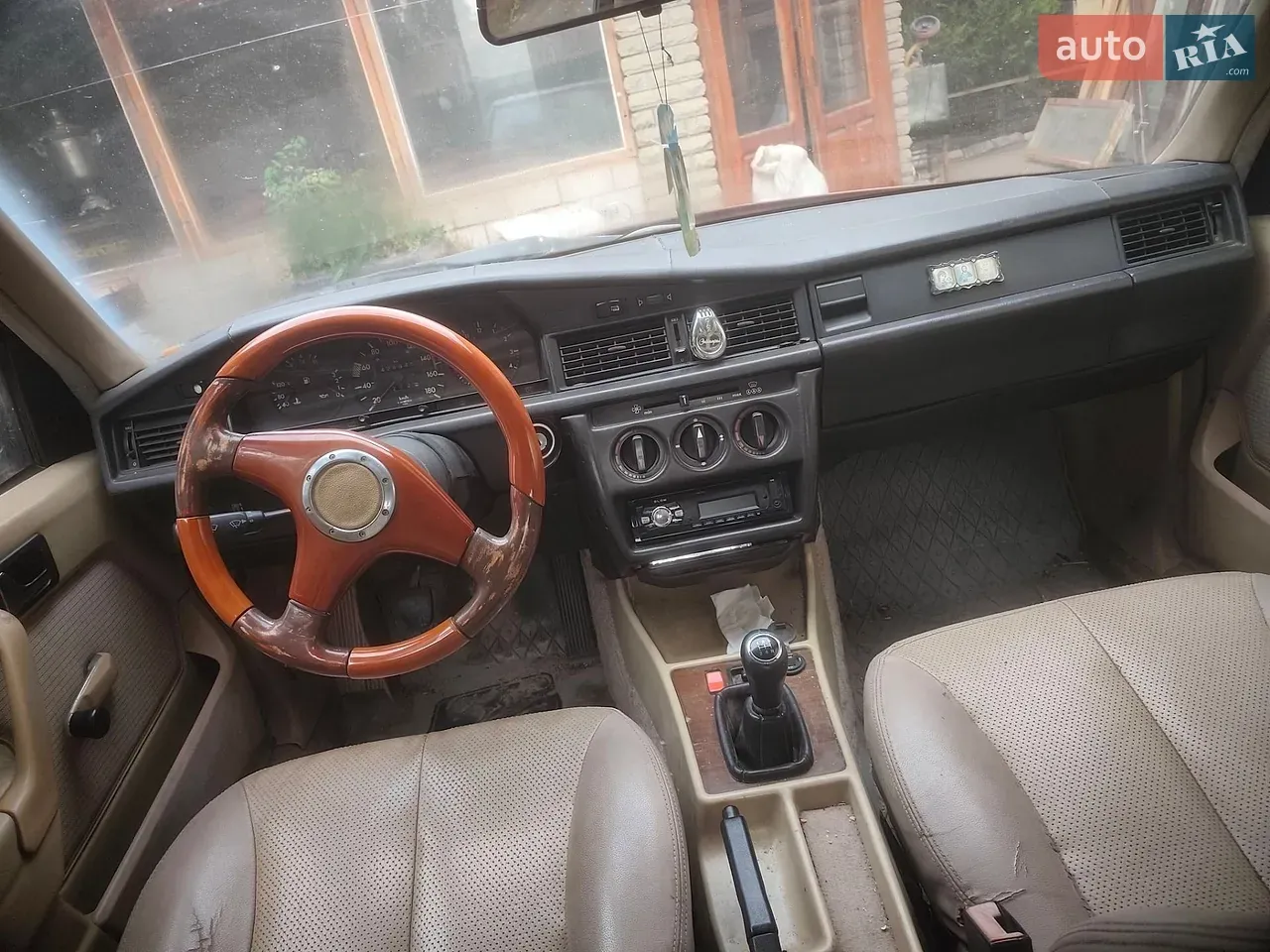 Mercedes-Benz 190 1985 photo 5