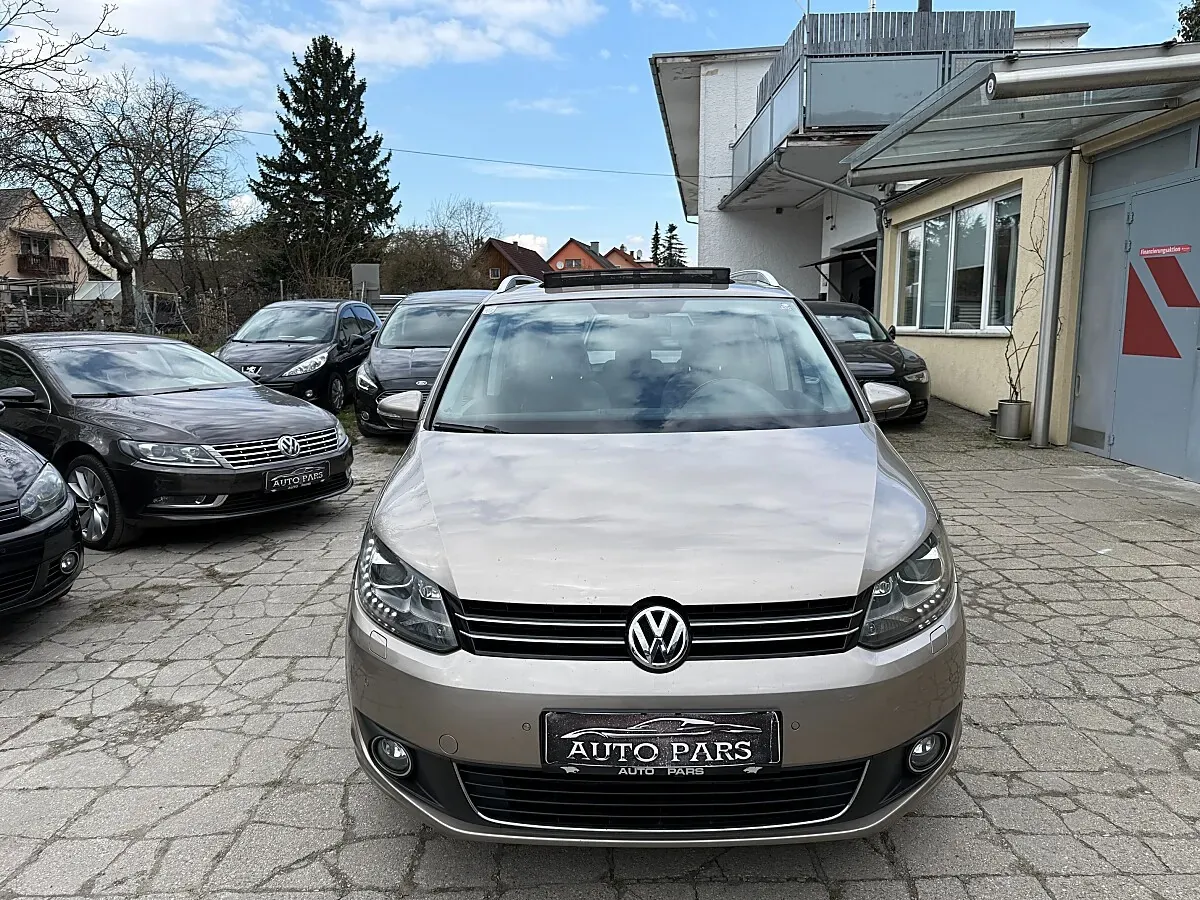 Volkswagen Touran 2011 photo 2