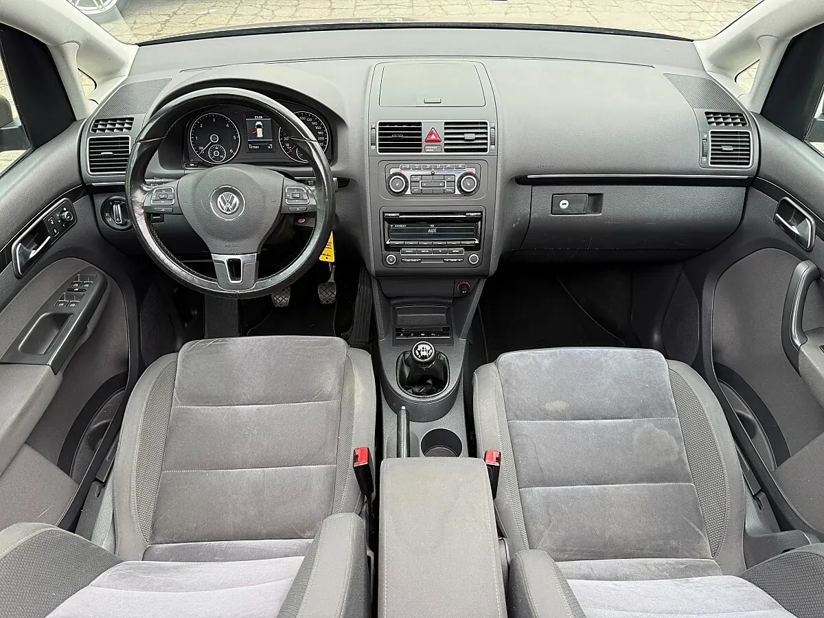 Volkswagen Touran 2011 photo 4