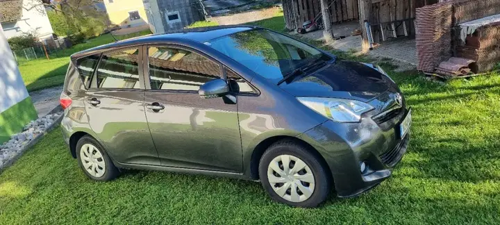 Toyota Verso-S 2014 photo 2