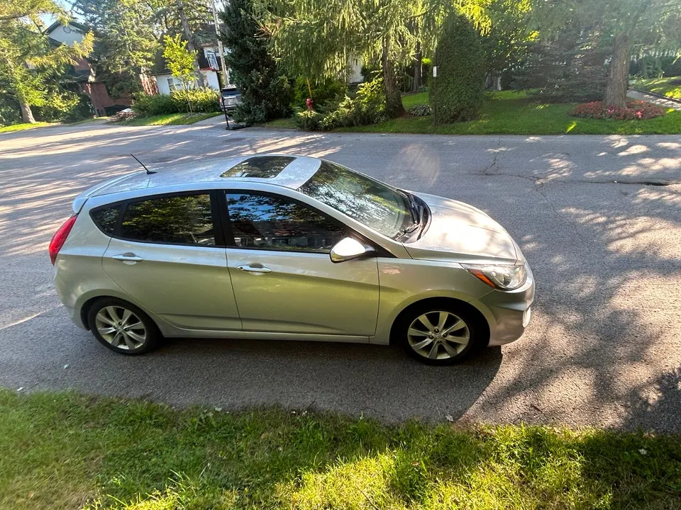 Hyundai Accent 2012 photo 2