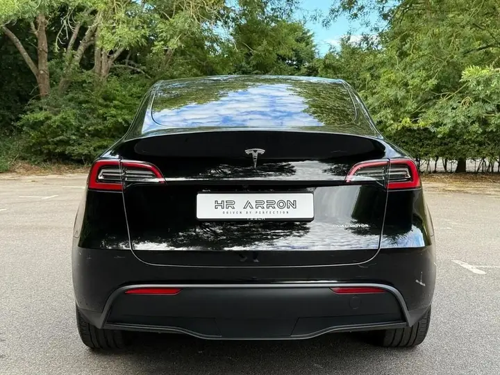 Tesla Model Y 2023 photo 4