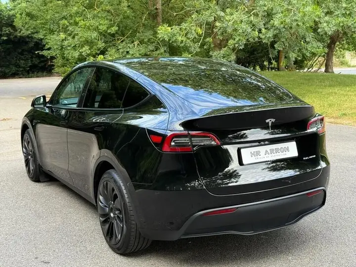Tesla Model Y 2023 photo 2