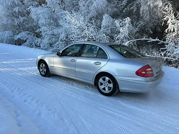 Mercedes-Benz E 240 2003 photo 2