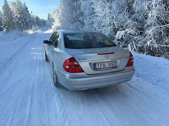Mercedes-Benz E 240 2003 photo 3