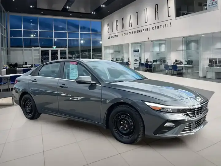 Hyundai Elantra 2025 photo 3