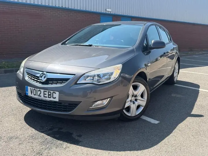 Vauxhall Astra 2012 photo 4