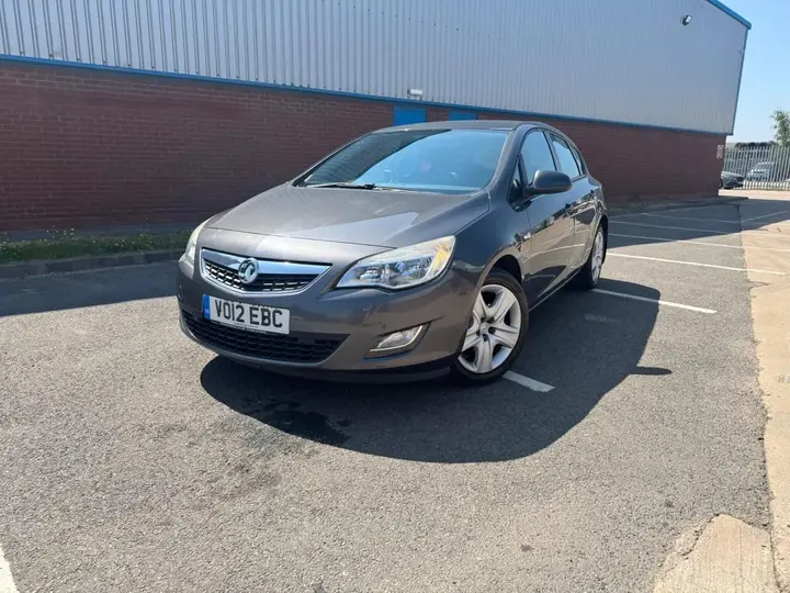 Vauxhall Astra 2012 photo 3