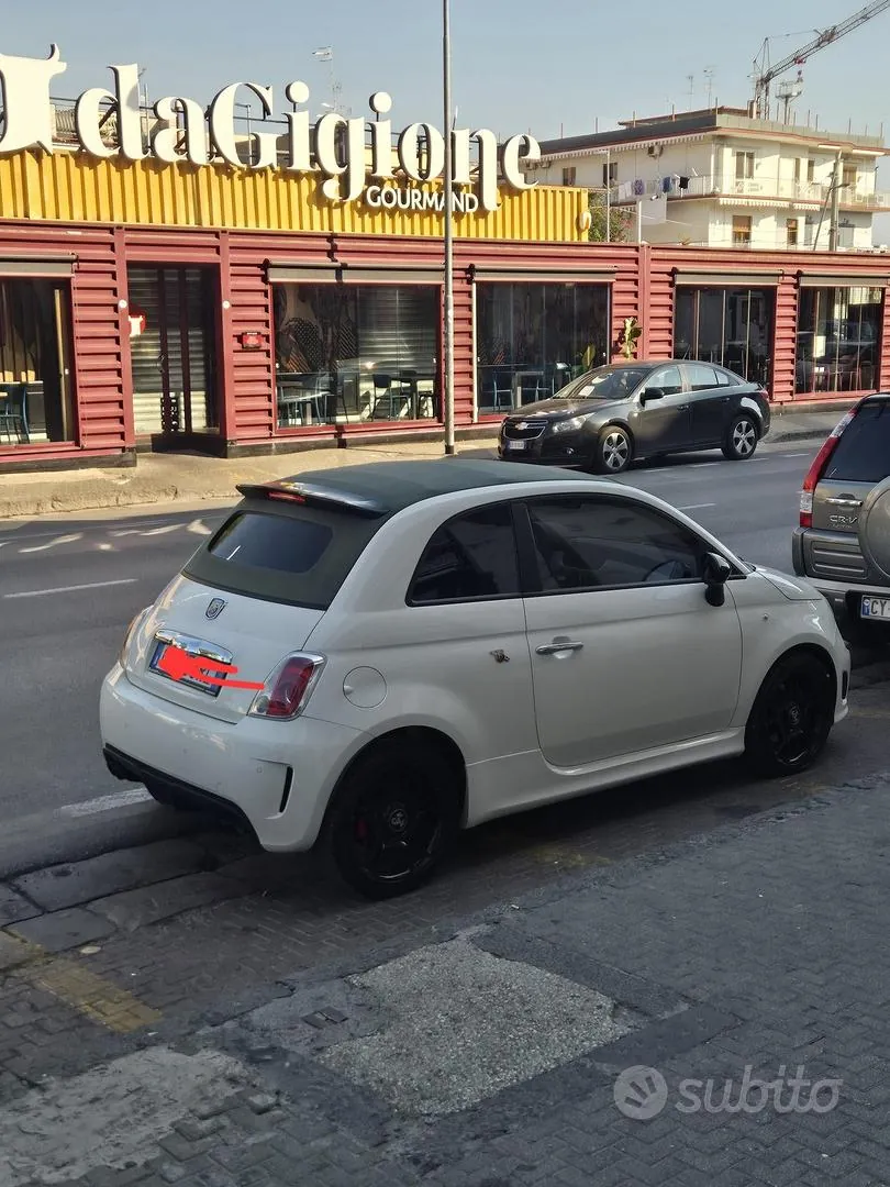 Abarth 500 2011 photo 2