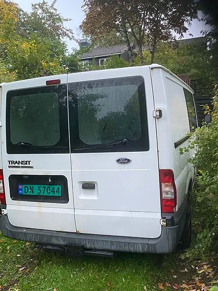 Ford Transit 300M Van 2010 photo 2