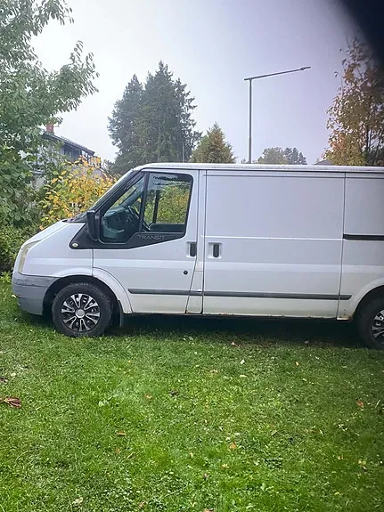 Ford Transit 300M Van 2010 photo 3