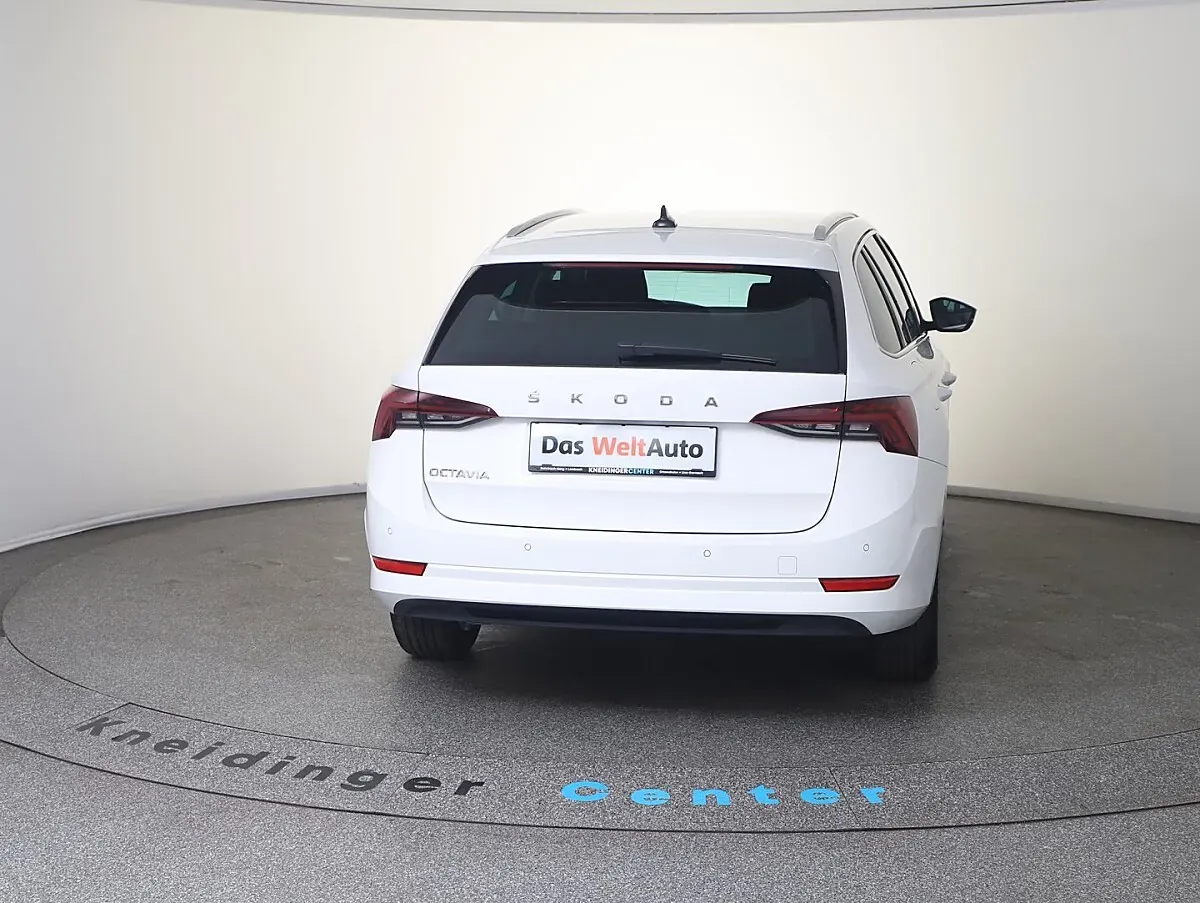 Skoda Octavia 2023 photo 3