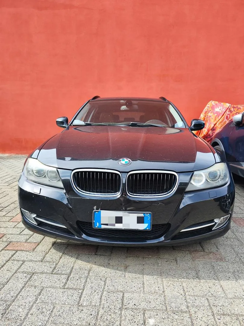BMW 320D 2010 photo 2