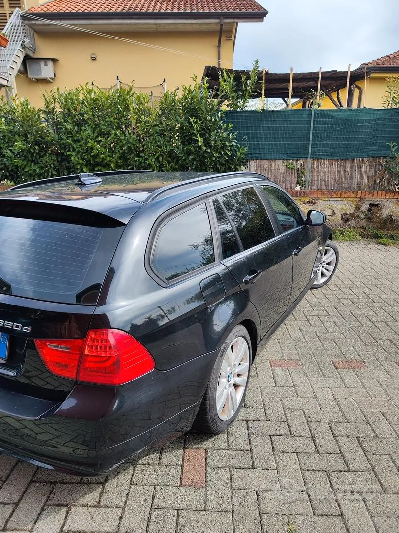 BMW 320D 2010 photo 4