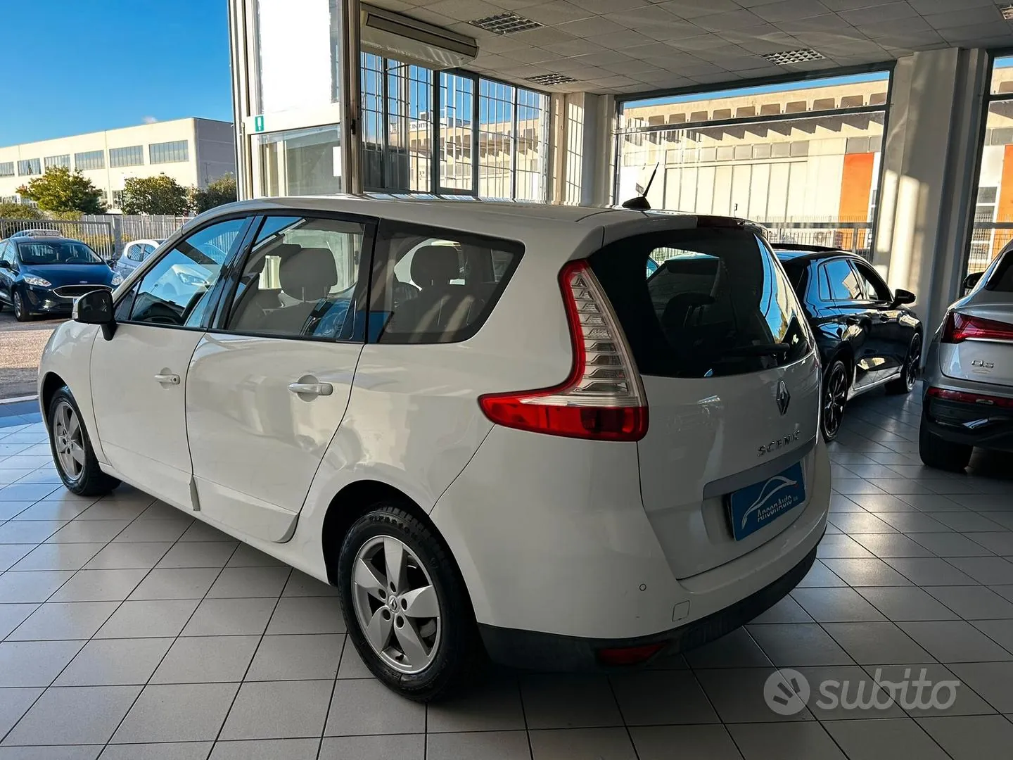 Renault Scenic 2010 photo 3
