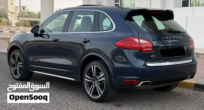 Porsche Cayenne 2013 photo 2