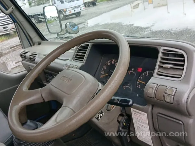 Isuzu Elf 1996 photo 3