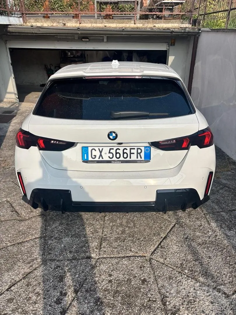 BMW 1 Series 2024 photo 3