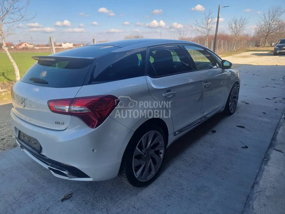 DS Automobiles 5 2015 photo 5