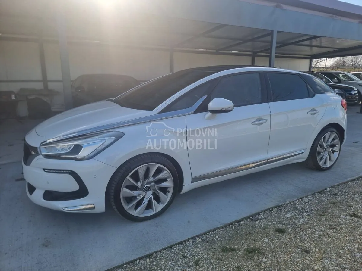 DS Automobiles 5 2015 photo 2