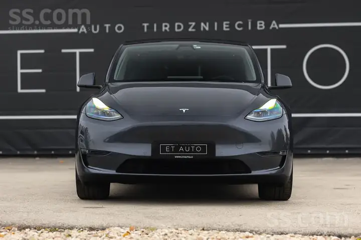 Tesla Model Y 2022 photo 2