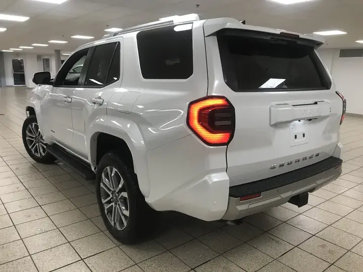 Toyota 4Runner 2026 photo 5