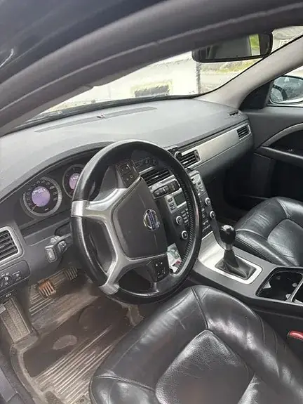 Volvo V70 2010 photo 2