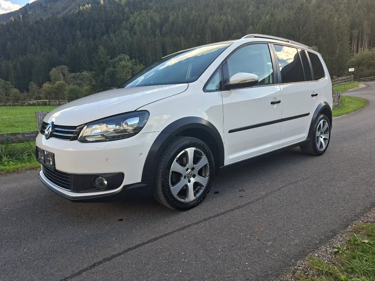 Volkswagen Touran 2014 photo 2