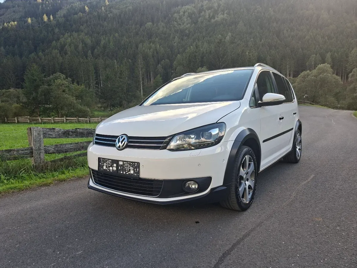 Volkswagen Touran 2014 photo 3